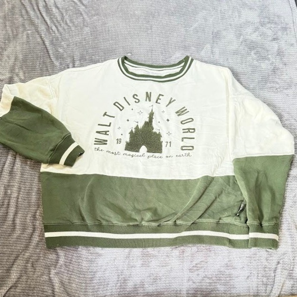 Walt Disney World Spirit Jersey Boxy Sweatshirt Green Cream Colorblock Castle M